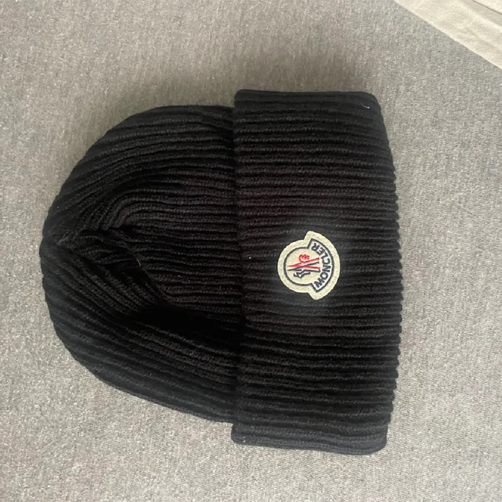 Hej Säljer pg av att den aldrig kommer till användning nå mer. Som ny och är perfekt till vintern. Skriv om du är intresserad eller behöver flera bilder. MVH sneakerlife . Asusteet.