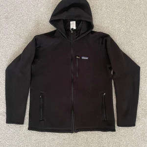Patagonia fleece  - En super fin fleece som är i mycket bra skick!! Men skulle säga att den är mindre i storleken!!!