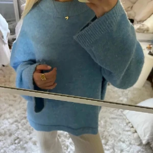 Stickad tröja  - Säljer denna stickade tröjan från Gina!! Knappt använd och helt slutsåld😍