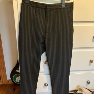 Loose/baggy byxor från Hope - I mycket bra skick. Säljer då jag inte använder de längre. 