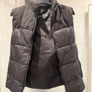 Zara väst - Zara väst i nyskick i storlek M