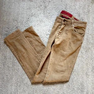 Jacob Cohen jeans - Otroligt unika och sköna jacob Cohen jeans, passar storlek 30/32 och är i väldigt bra skick!