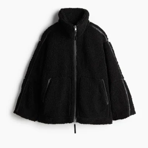 Teddyjackan i svart - I storlek M  