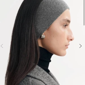 Hårband/mössa - Superfint hårband från soft goat i cashmere perfekt till hösten/vintern. Nypris: 600kr. Helt nytt!