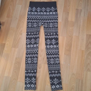 Jul byxor  - Varma Jul byxor i från rusta, har enbart provat dom så knappt andvända. Säljs pga att jag inte tycker om hur dom sitter på mig men dom är mysiga och har mjukt material. I storlek M/L