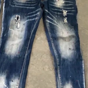 Dsquared2 jeans - Använda några gånger bara  Köpte de för 6tusen säljer för 4 tusen  För mer info kom dm 