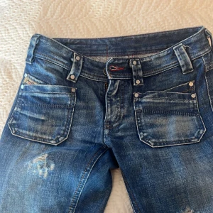 diesel vintage jeans  - Jätte snygga jeans 💞💞 älskar dom så mycket o dom e så unika 💓💓 priset kan diskuteras 💞💞.köpte dom men tyvärr kom inte till användning 💞