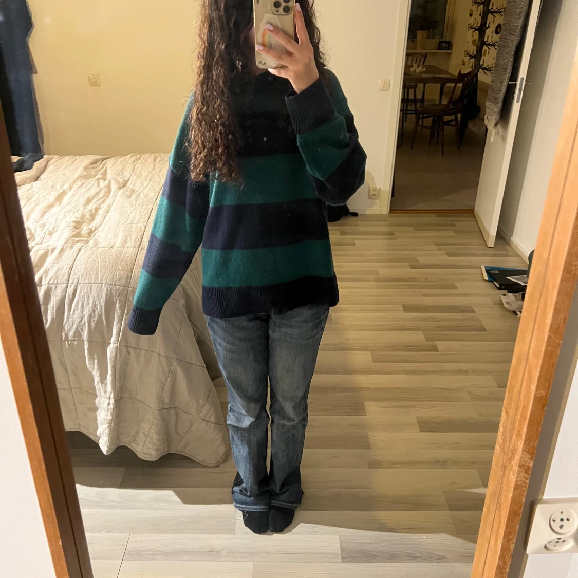 Randig stickad tröja i grönt och svart - 92
