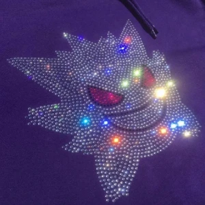 Lila hoodie med glittrig design - kommer inte till användning längre :( står ingen storlek men skulle gissa på XS/S.