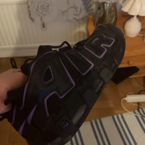 Nike skor  - Säljer dom för dom inte kommer till användning är storlek 44 på skorna men passar 43 också 