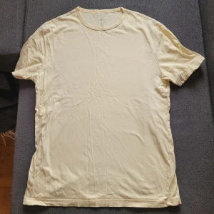 Tshirt  - Använt skick. 