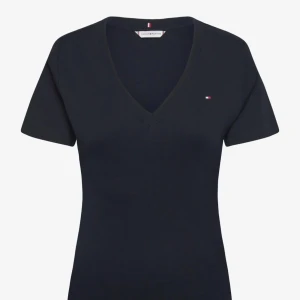 tommy hilfiger t-shirt - Säljer min helt oanvända tommy hilfiger t-shirt. Lappen är kvar. Köpt för 600 säljer för 450.