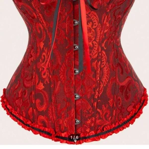 Korsett haloween  - Helt ny aldrig använd köpt men vara provad Super super fin sitter bra och är perfekt till haloween. 