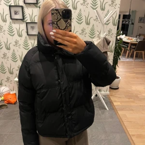 Vinterjacka - Vinterjacka med hög krage. 