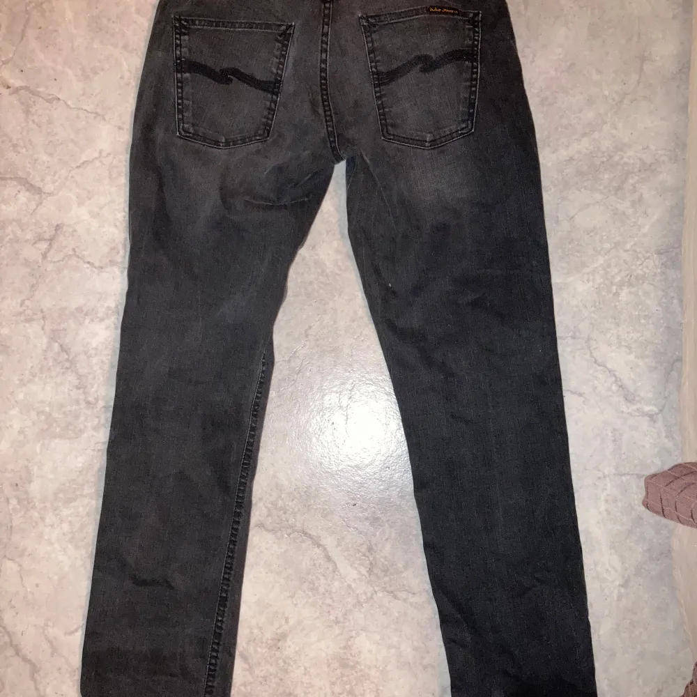 storlek 30/32 snygga nudie jeans i bra skick. Skicka gärna om det finns frågor.. Jeans & Byxor.