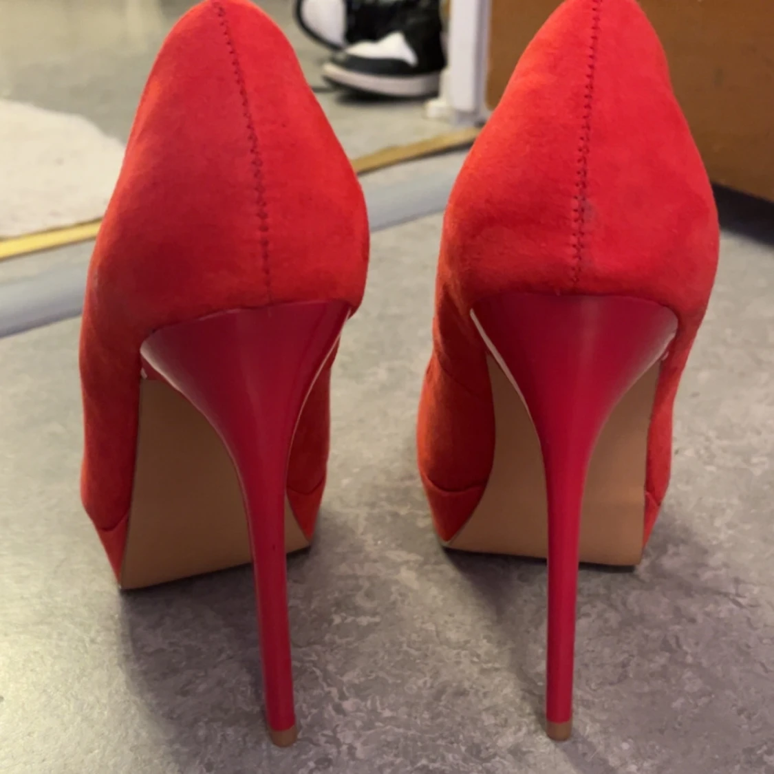 Röda klackskor  - 90