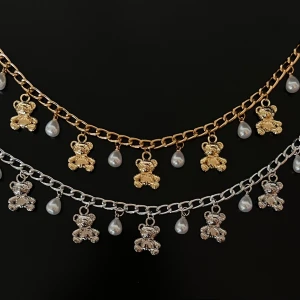 Halsband  - Jättecoola kedje halsband med berlocker, tål ej vatten. 80kr st eller två för 150kr💓