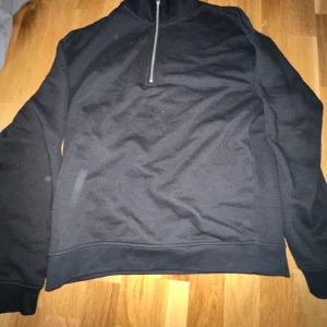 Jack&jones tröja - Jack&jones tröja lätt nyskick inte använd mer än 3 gånger säljer för den är liten 