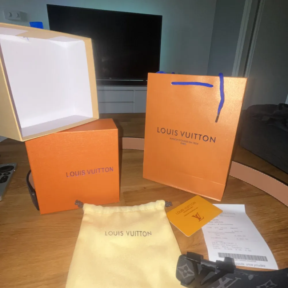 Hej, jag säljer mitt louis vuitton bälte eftersom det inte kommer till användning mer, skick-9,5/10, Skriv till mig för minsta lilla fundering.😊. Accessoarer.