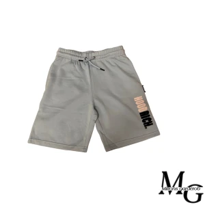 Hoodrich shorts. - Ljus blå hoodrich shorts 12/13 år.