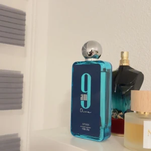 Afnan 9 am  - Afnan 9 am  fräsch och god parfym men inte min smak. Kommer med original förpackning 