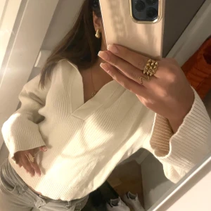 Tröja - Jätte skön stickad tröja, använd 1 gång🥰💞slutsåld på hemsidan och ny pris var 499kr