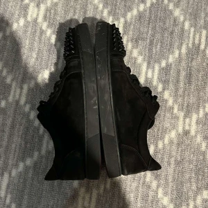 Christian Louboutin skor - Storlek 38 använd endast 4 gånger fint skick Priset är inte skrivet i sten