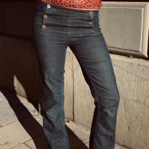 Unika jeans  - Såå snygga jeans!!😍😍 Köp dessa och andra coola jeans via Instagram: secondchanceuff