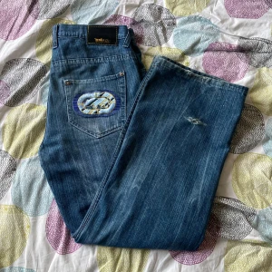 Ecko Unltd jeans  - W28 Två små hål i hälen