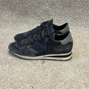 Philippe mode trainers - Säljer dessa riktigt feta Philippe model trainers i bra skick, storlek 41💫   Skriv om intresserad 