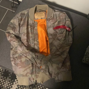 Alpha jacka - Alpha industries jacka.  Camou mönstrad