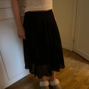 Trendig reflad kjol från Pieces - Säker en snygg reflad kjol från Pieces. Bra kvalitet och passa alla. Storlek: S