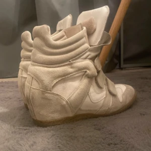 isabel marant inspirerande - sneakers inspirerande av isabel marant
