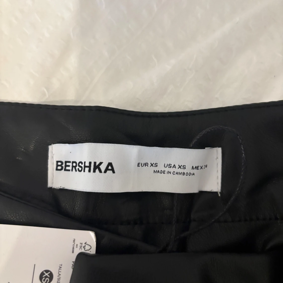 Lågmidjade skinnbyxor - 4