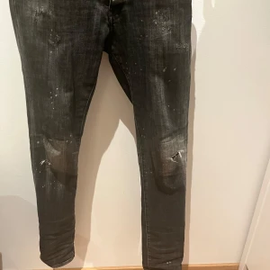 Jack & Jones jeans - Tjena, säljer dessa feta jeansen från jack & jones som nästan är omöjliga att få tag på då de såldes i ett begränsat antal, storlek är 31/34 och priset är 599, hör av er vid fler frågor 🙌
