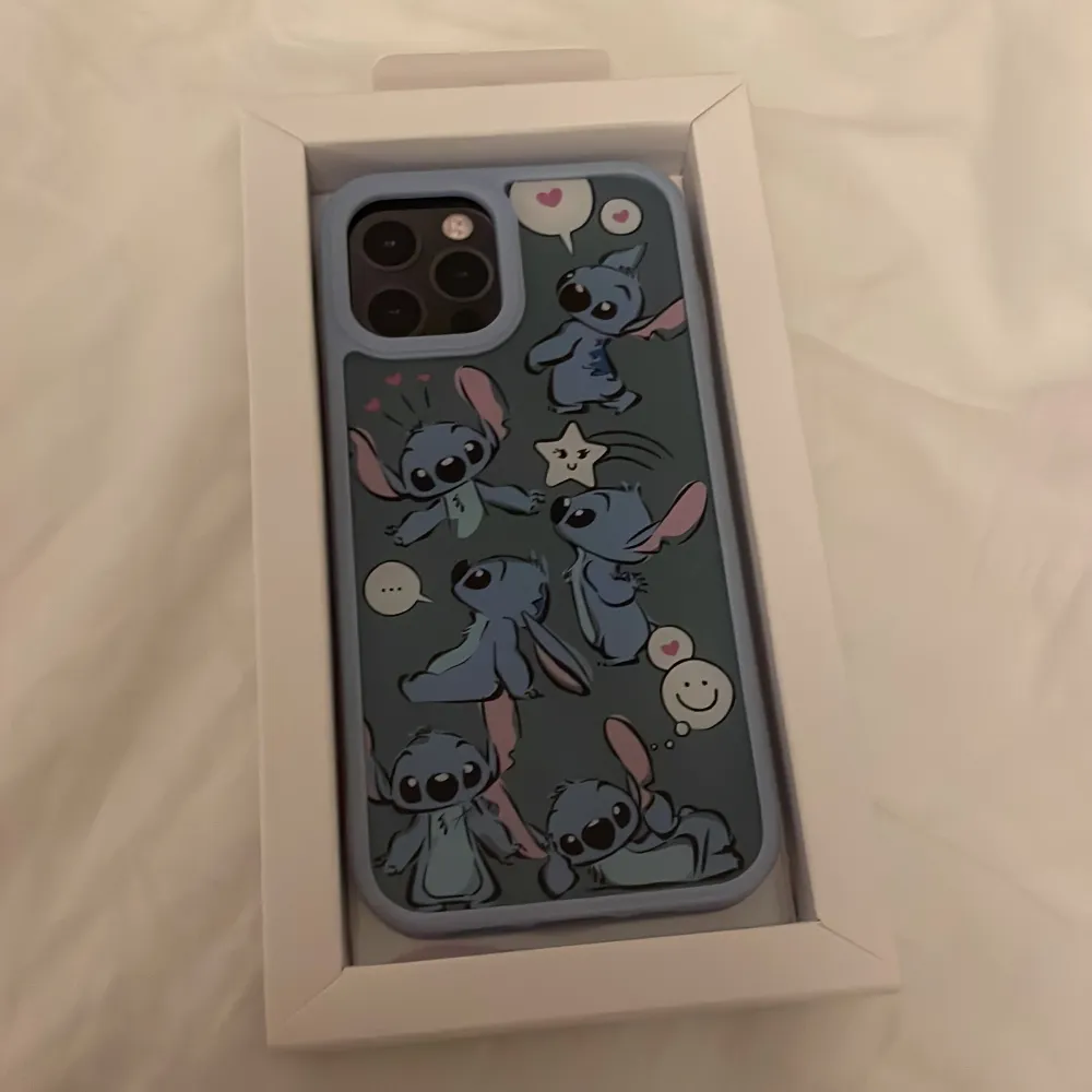 Säljer ett supergulligt stich mobilskal!❤️ Formen passar en IPhone 12 men tror också 13!☺️. Muu.