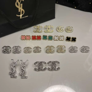 Örhängen  - Rostfritt stål helt nya i obruten förpackning detta e exempel bilder 