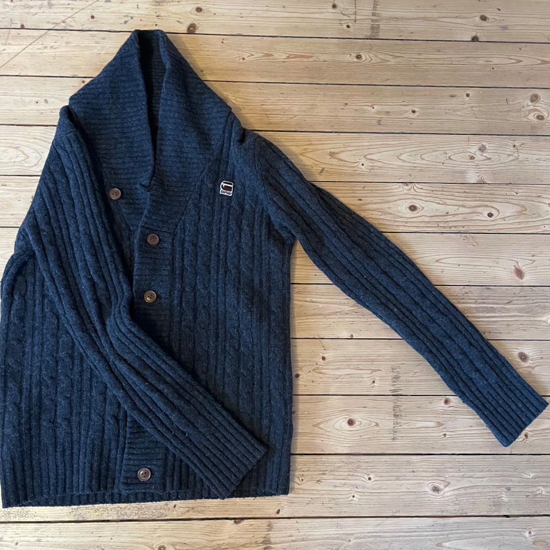 Mörkblå ribbad kofta från Raw - 2