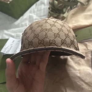 Gucci keps - Priset kan diskuteras