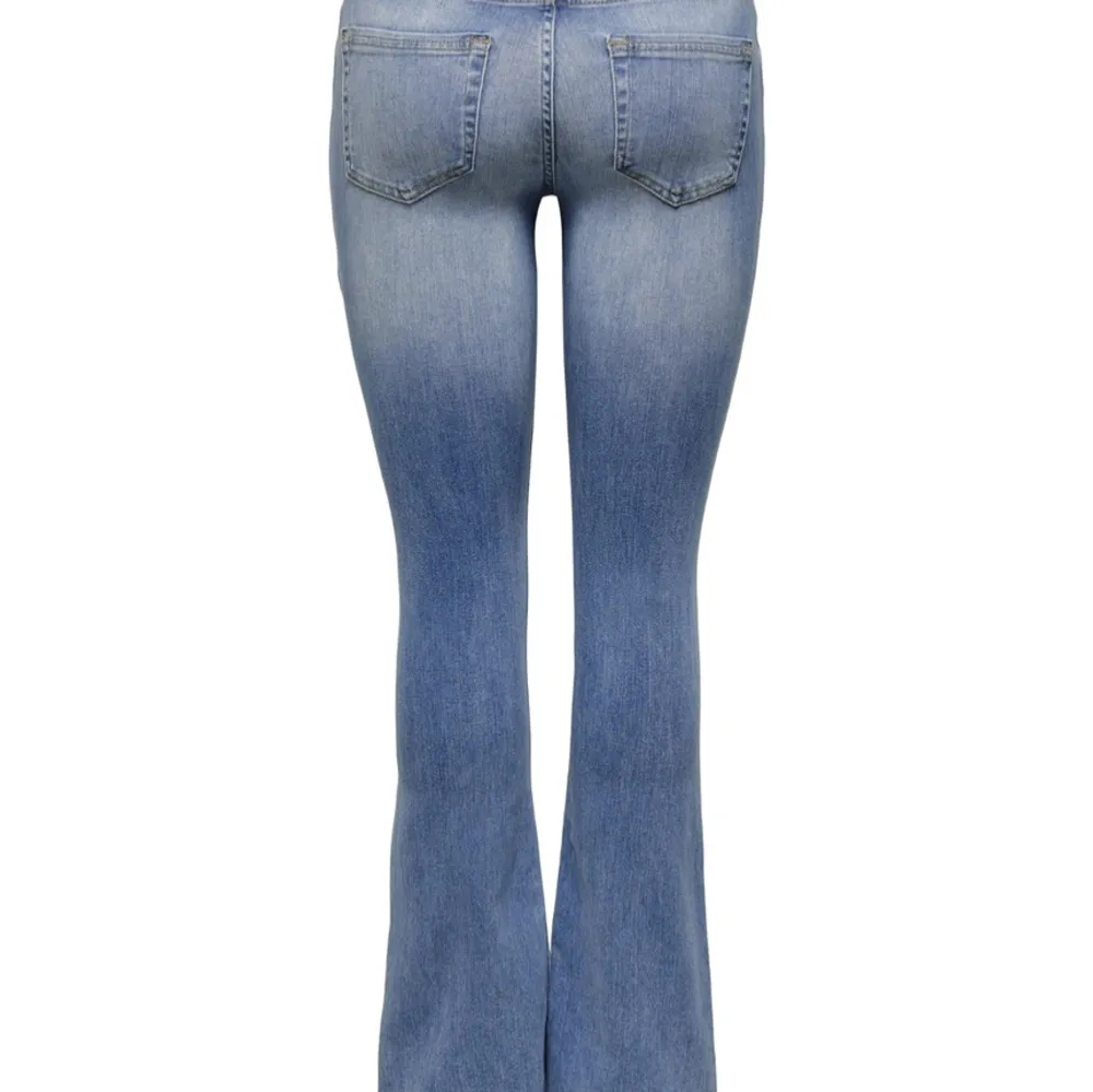 Only jeans köpt för 549kr skriv för fler bilder eller funderingar öppen för prisförslag i storlek s och i benlängd 30. Farkut & Housut.