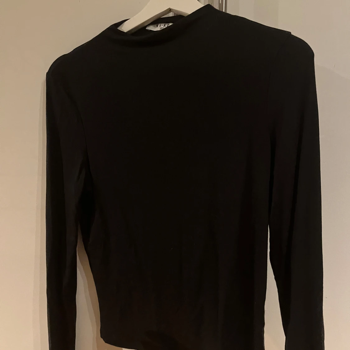 Svart långärmad tröja från NA-KD