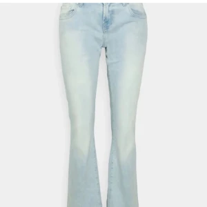 Ljusblå bootcut jeans - Ltb jjeans i modell Roxy, använda en gång. Helt slutsålda 