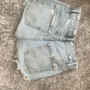 zara shorts  - Fina shorts från zara, bra sick. Ganska high waist