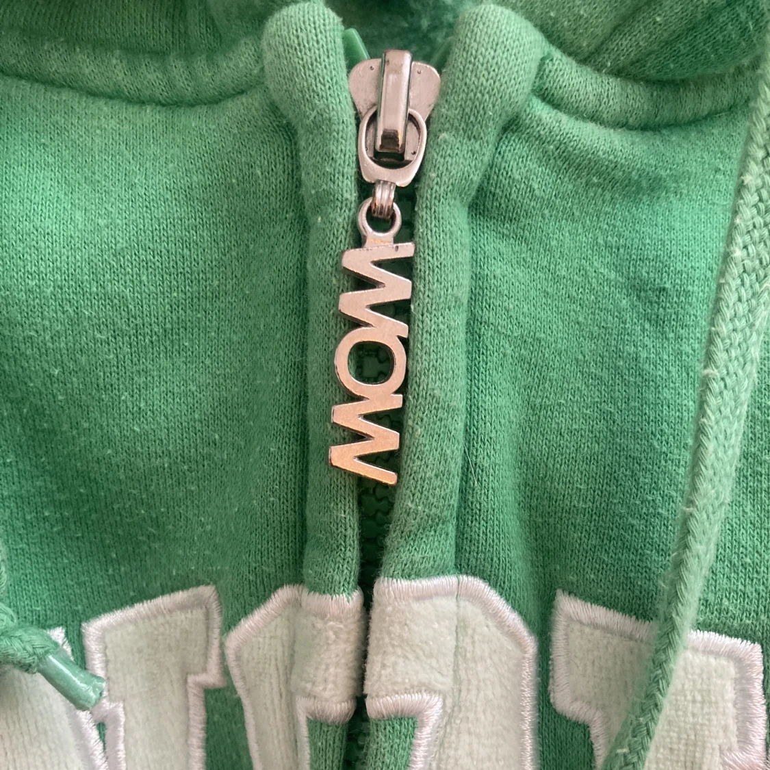 Grön luvtröja  - 90