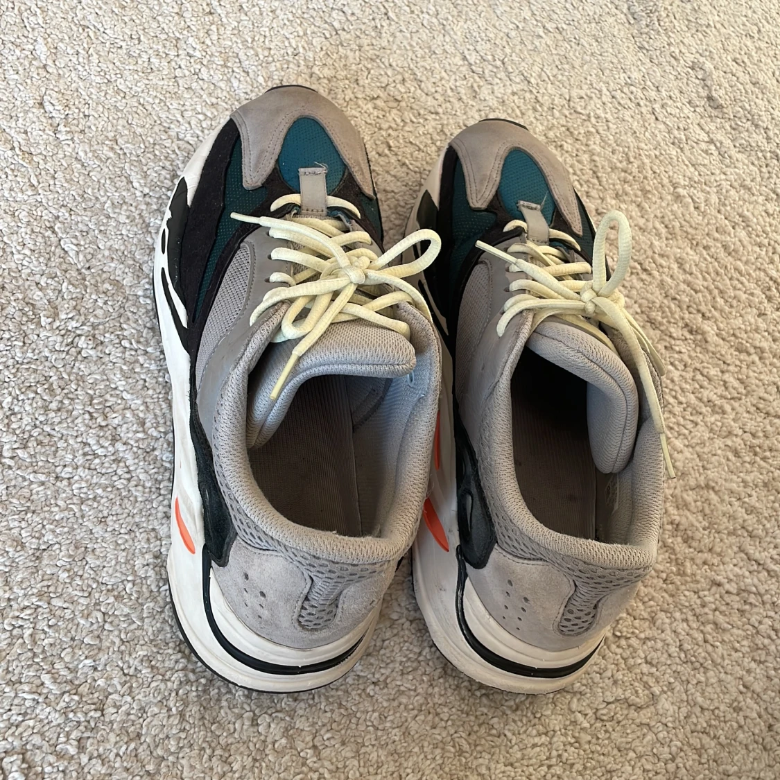 Yeezy Boost 700 Wave Runner - 90