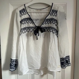 Odd Molly Blus - Köpte den söta blusen på Plick, men den satt inte riktigt som jag vill så jag säljer igen! Den är XS/S skulle jag säga!