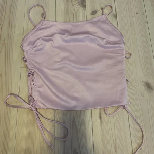 Linne - Linne med knytning på sidan 