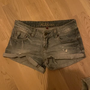 Jeansshorts  - Söta jeansshorts i storlek 34💞