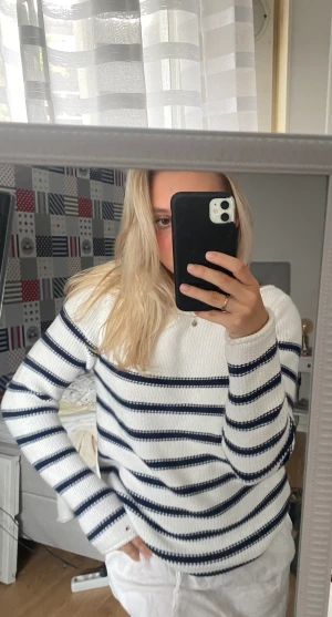 Stickad tröja - Stickad tröja från Tommy Hilfiger Pefekt inför sommaren