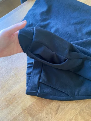 Byxor - Höga utsvängda mjuka byxor